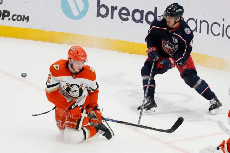 Sillinger agrees to 3-year, $13.8M deal with Jackets